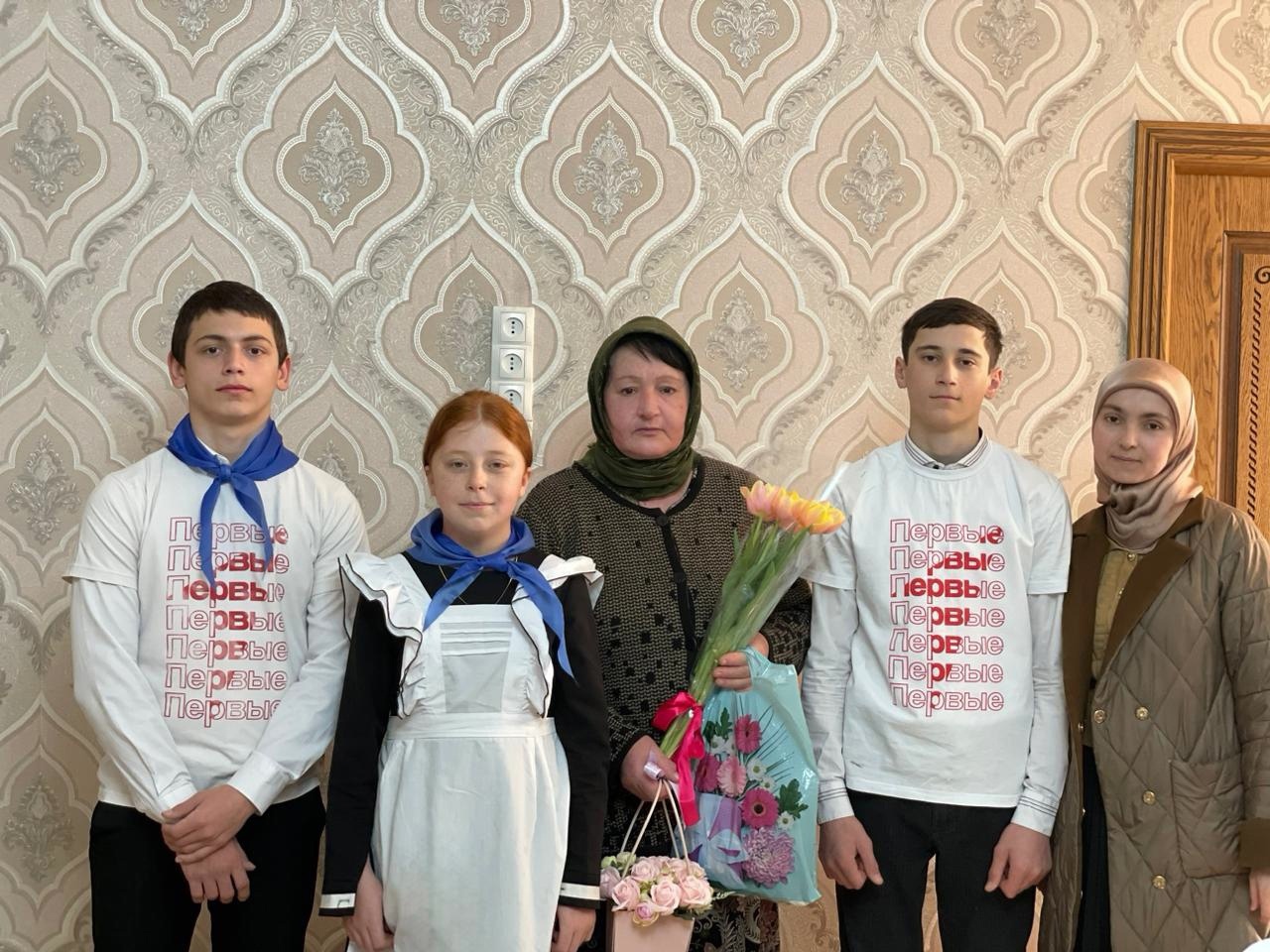 В преддверии Международного женского дня активисты Движения Первых МКОУ &amp;quot;Михеевская СОШ&amp;quot; решили поздравить маму участников.